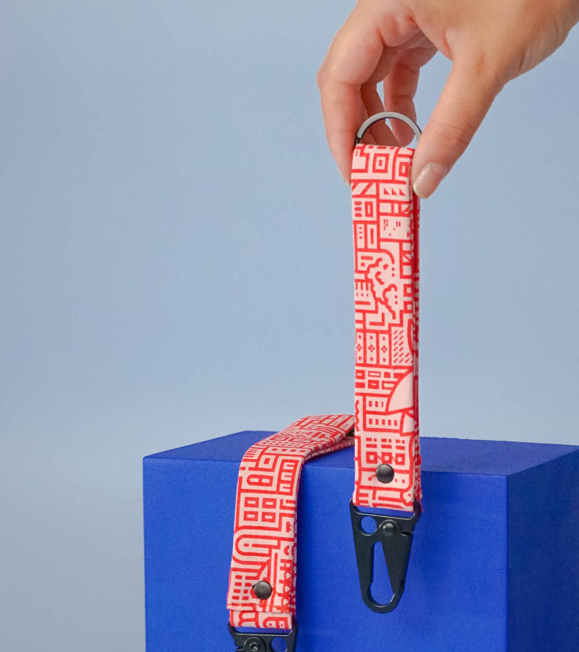 Notabag Keychain Hello World – Rose/ Red - Notabag - convertible bag - bag & backpack - reusable bag